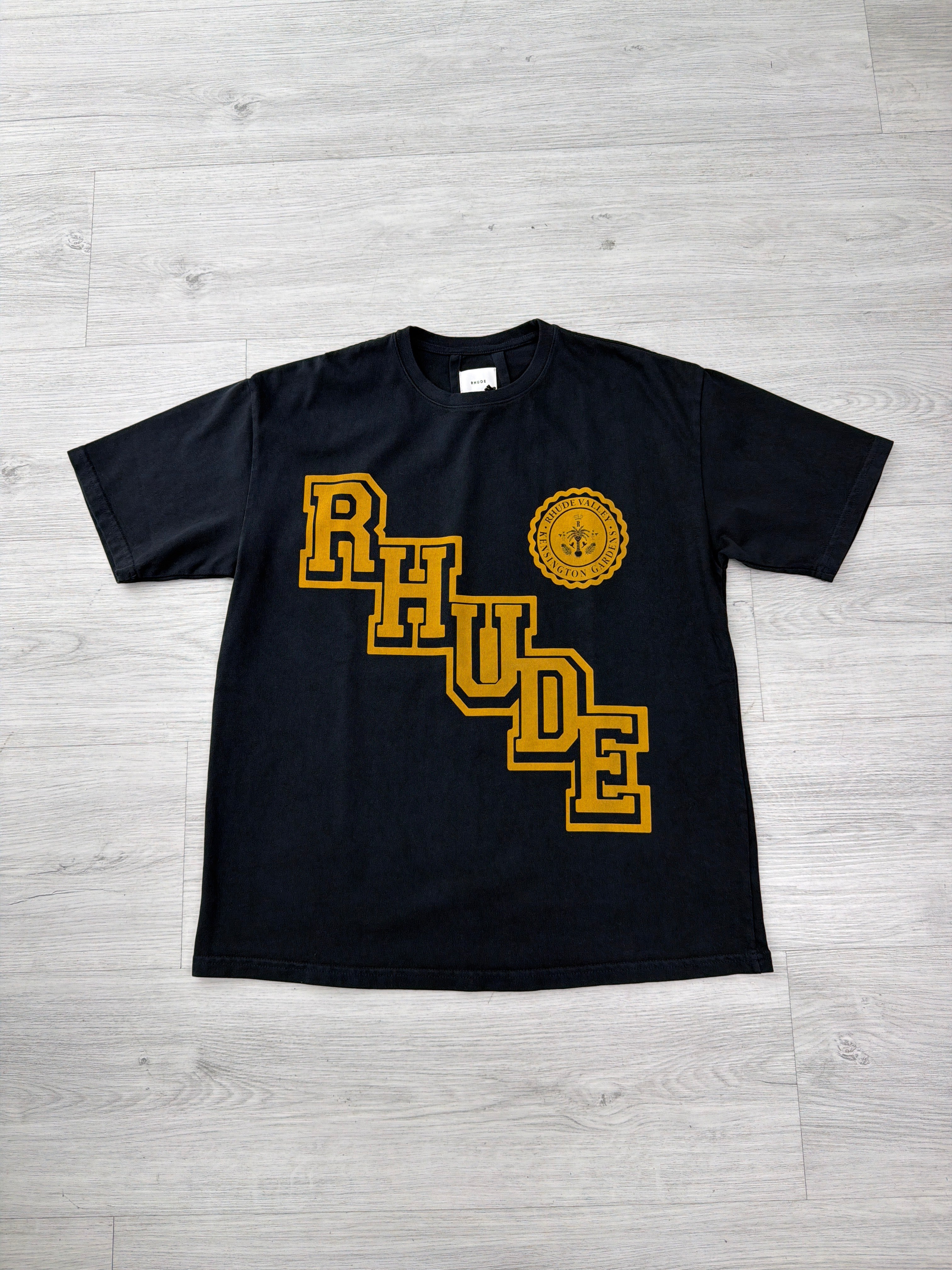 Rhude collegiate crest black and yellow tee