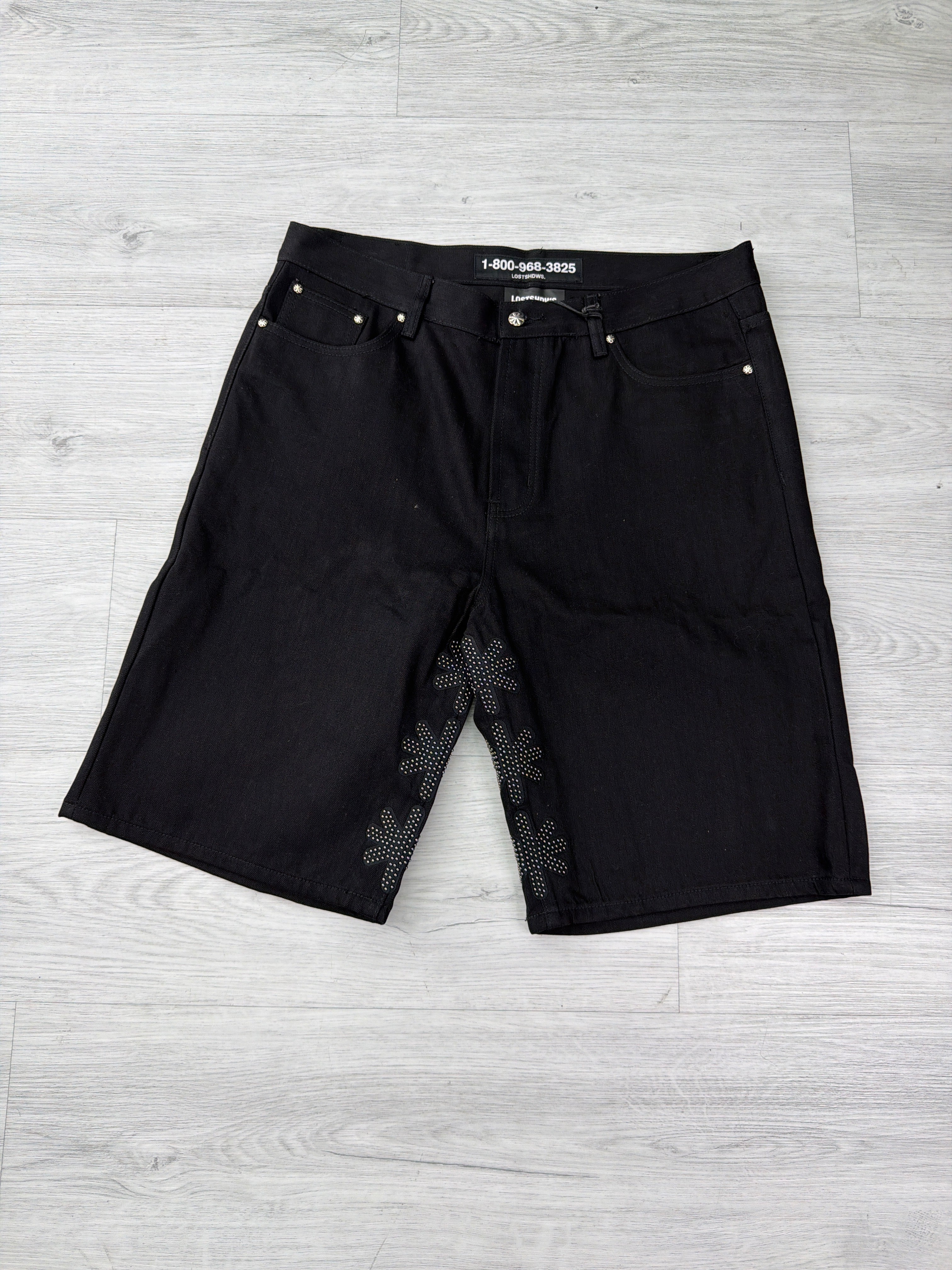 Lost shadows black on black studded jorts